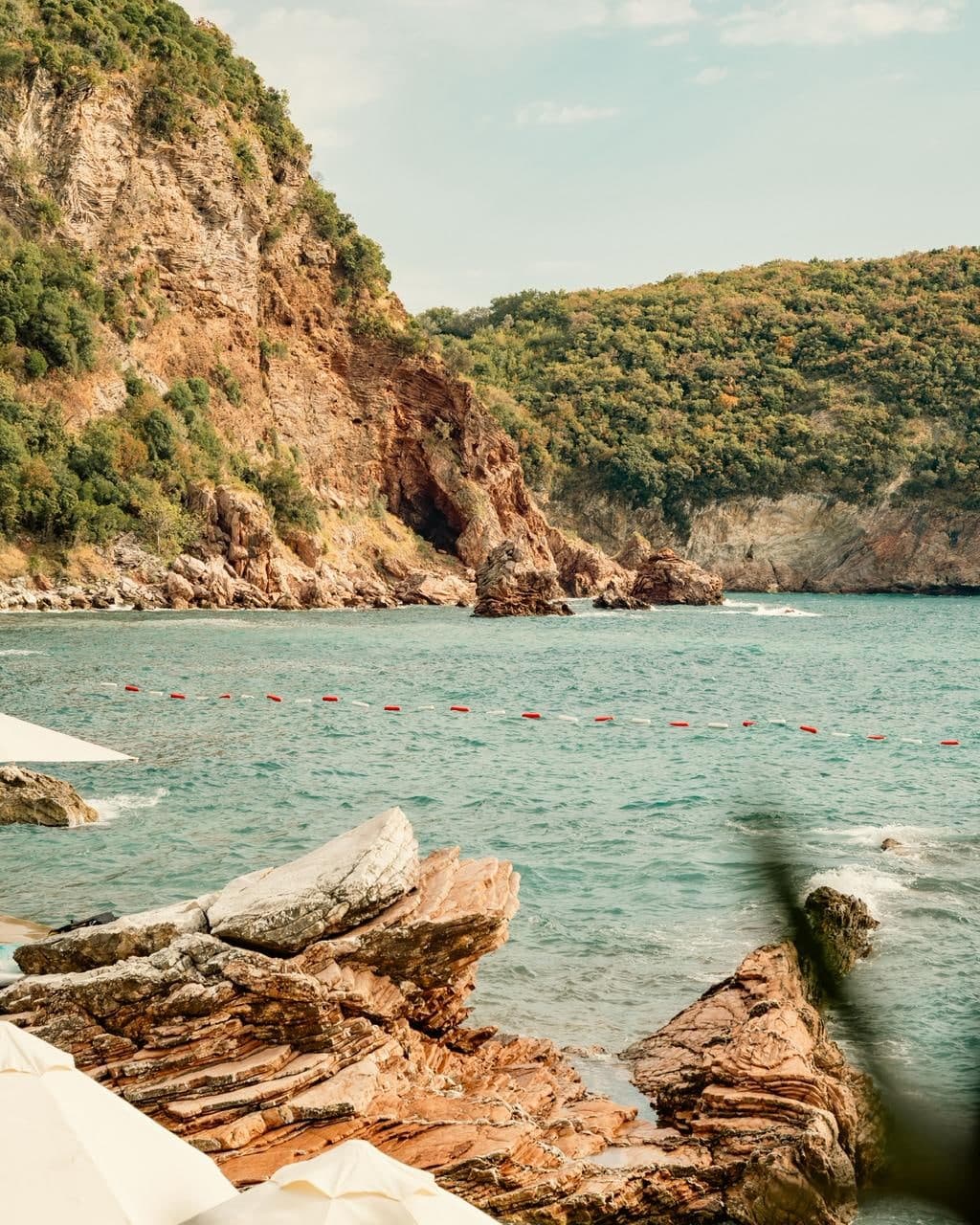 Stenovita obala i more kod Plaže Galija